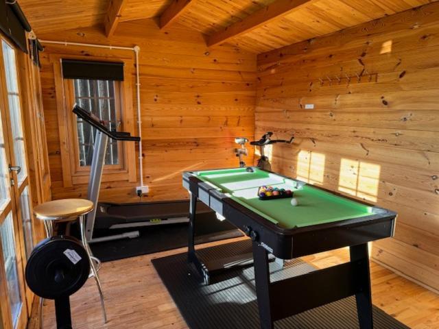 Netflix Home Jacuzzi Gym Fast Wifi Ps5 Free Parking 2 Spaces Hereford Exteriör bild