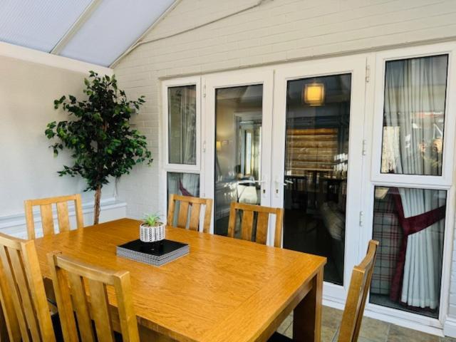 Netflix Home Jacuzzi Gym Fast Wifi Ps5 Free Parking 2 Spaces Hereford Exteriör bild